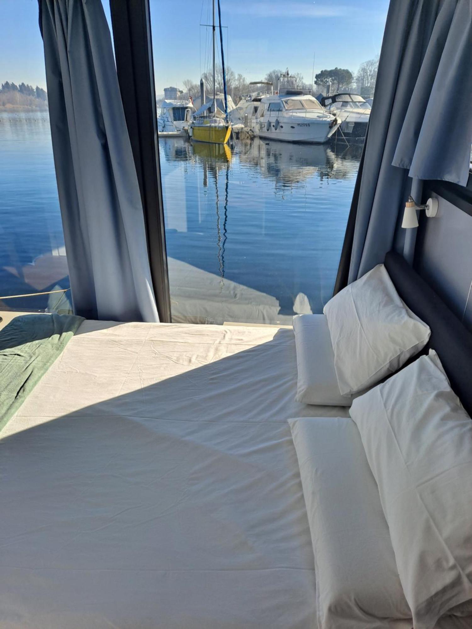 Floating Experience Black Pearl, Lago Maggiore دورميلّيتّو المظهر الخارجي الصورة