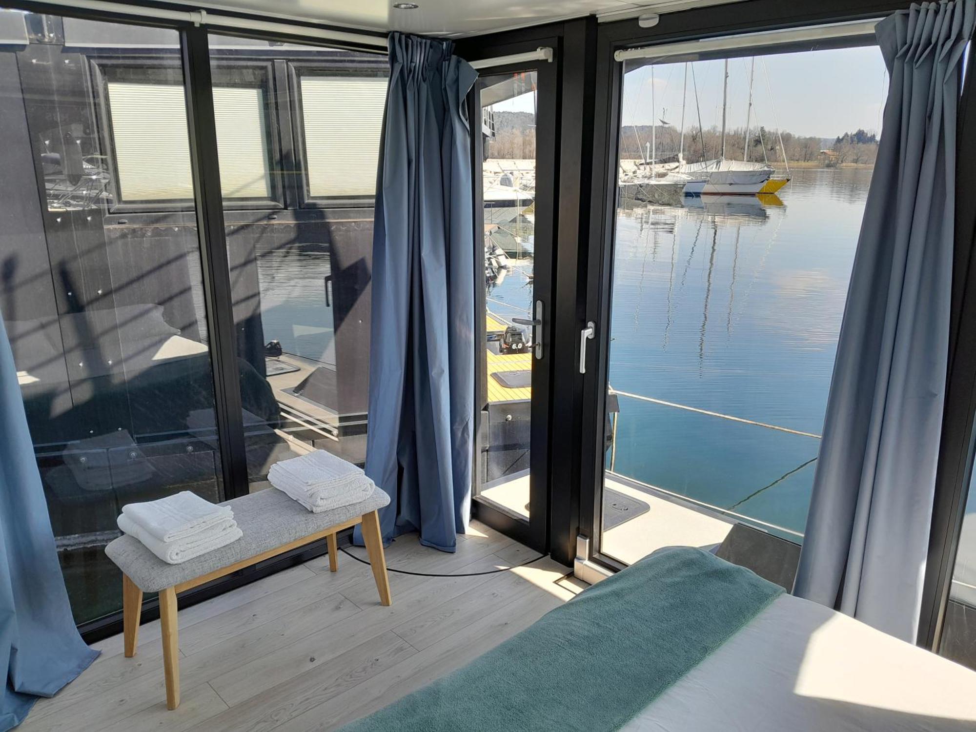 Floating Experience Black Pearl, Lago Maggiore دورميلّيتّو المظهر الخارجي الصورة