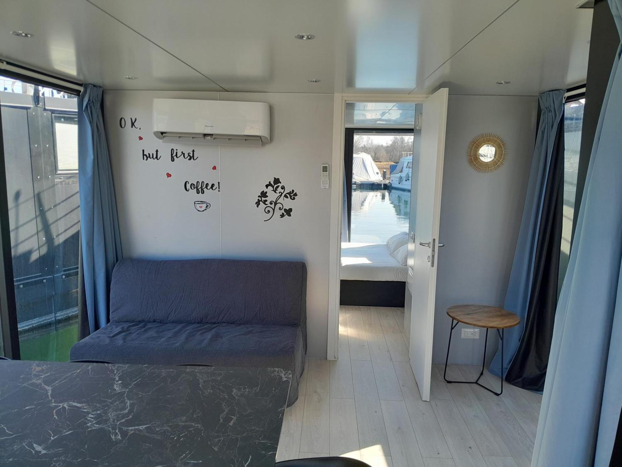 Floating Experience Black Pearl, Lago Maggiore دورميلّيتّو المظهر الخارجي الصورة