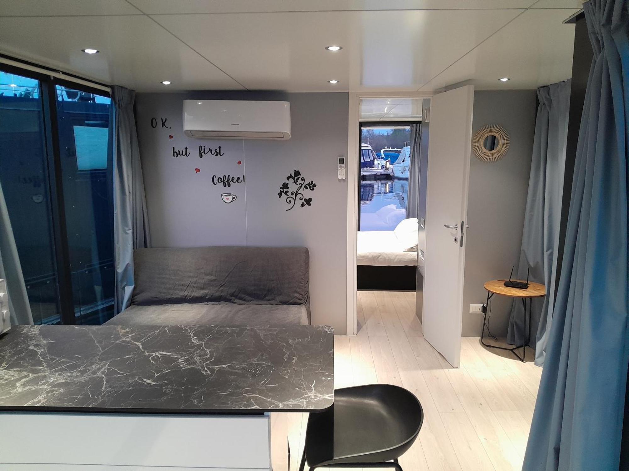 Floating Experience Black Pearl, Lago Maggiore دورميلّيتّو المظهر الخارجي الصورة