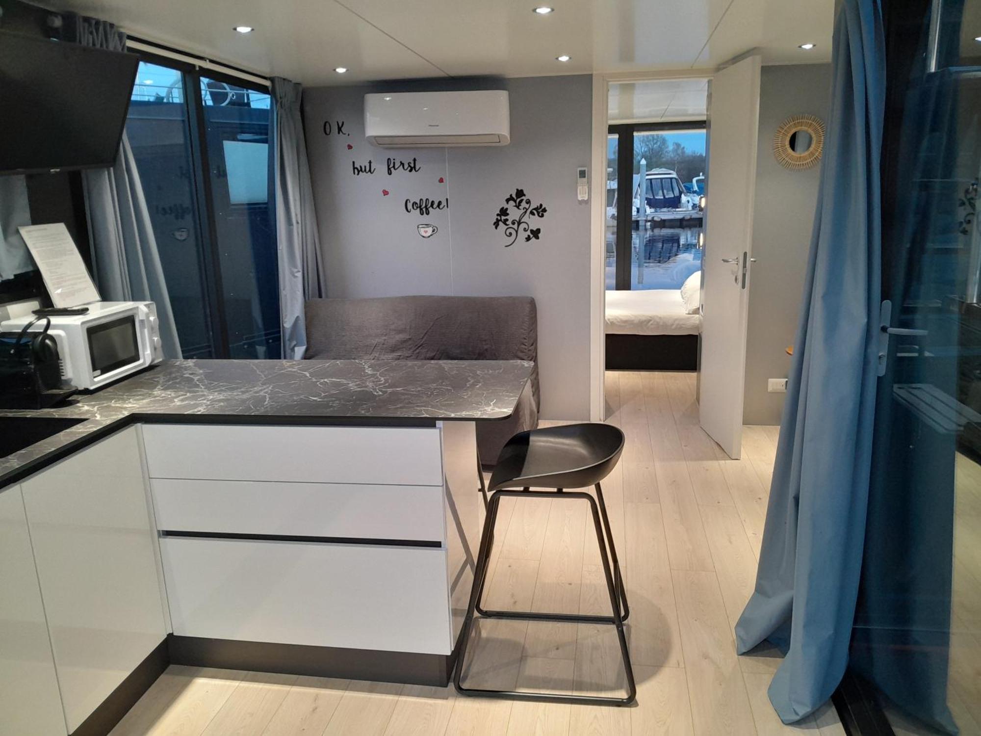 Floating Experience Black Pearl, Lago Maggiore دورميلّيتّو المظهر الخارجي الصورة