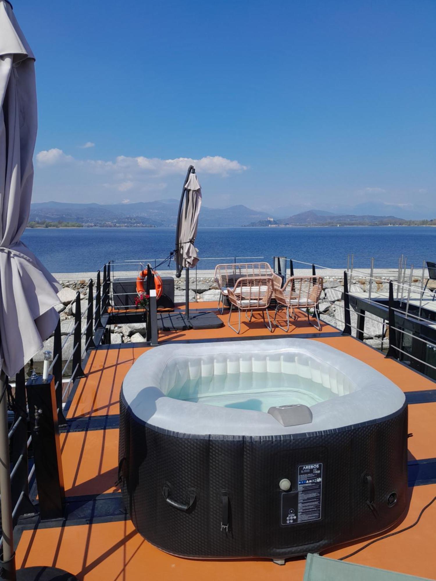 Floating Experience Black Pearl, Lago Maggiore دورميلّيتّو المظهر الخارجي الصورة