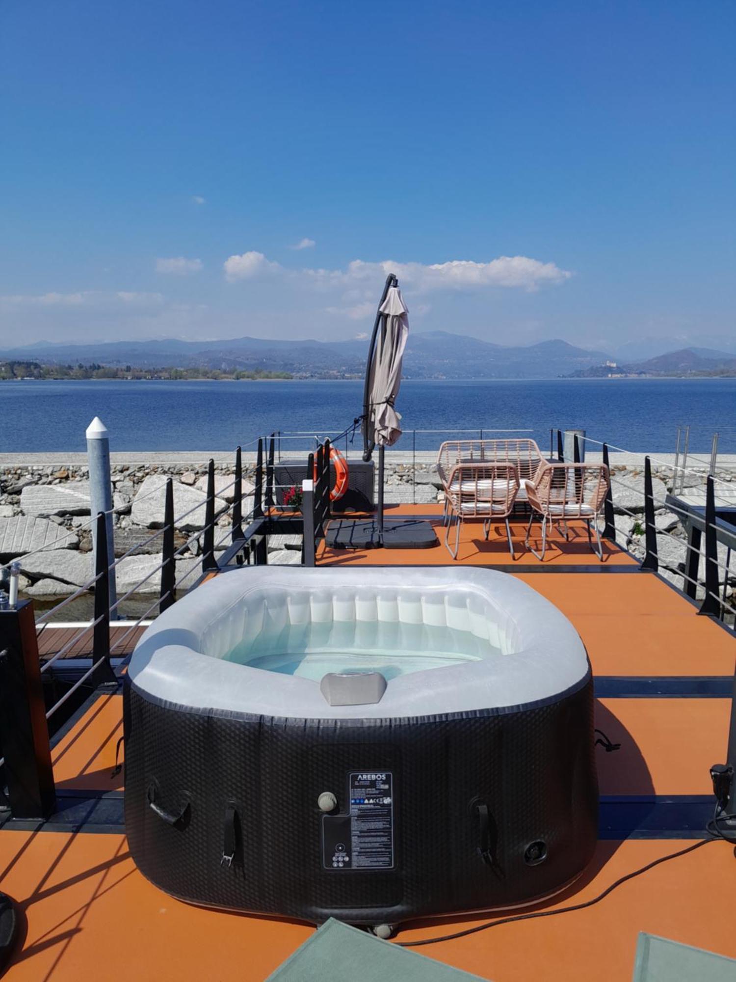 Floating Experience Black Pearl, Lago Maggiore دورميلّيتّو المظهر الخارجي الصورة