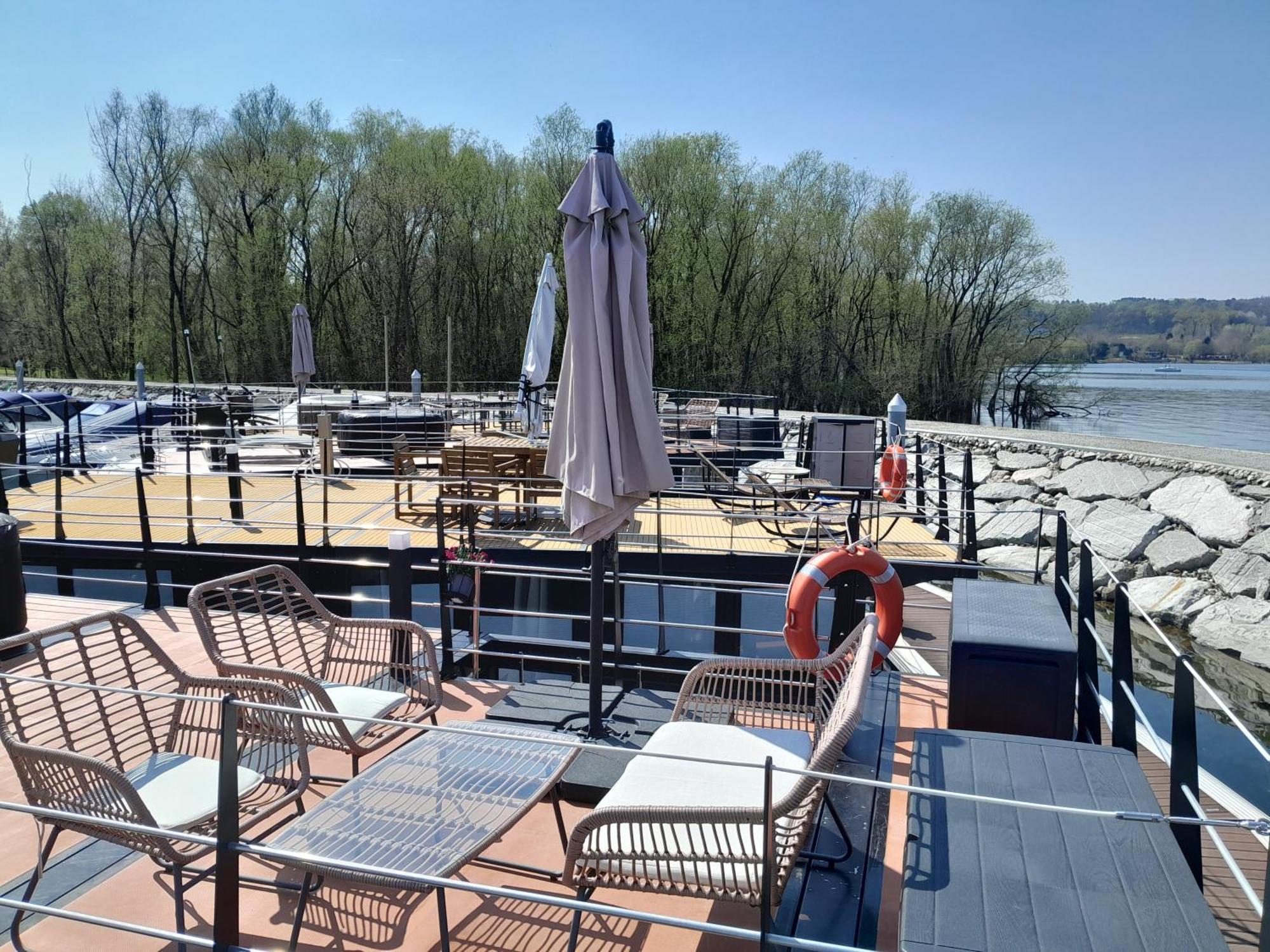 Floating Experience Black Pearl, Lago Maggiore دورميلّيتّو المظهر الخارجي الصورة