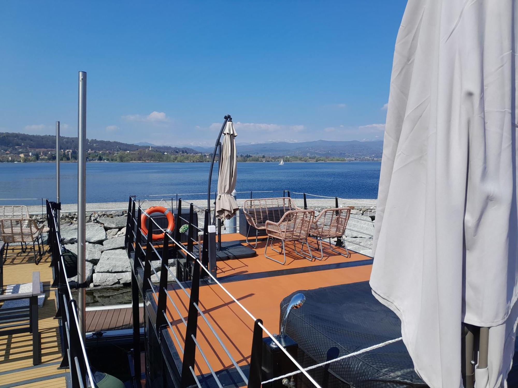 Floating Experience Black Pearl, Lago Maggiore دورميلّيتّو المظهر الخارجي الصورة