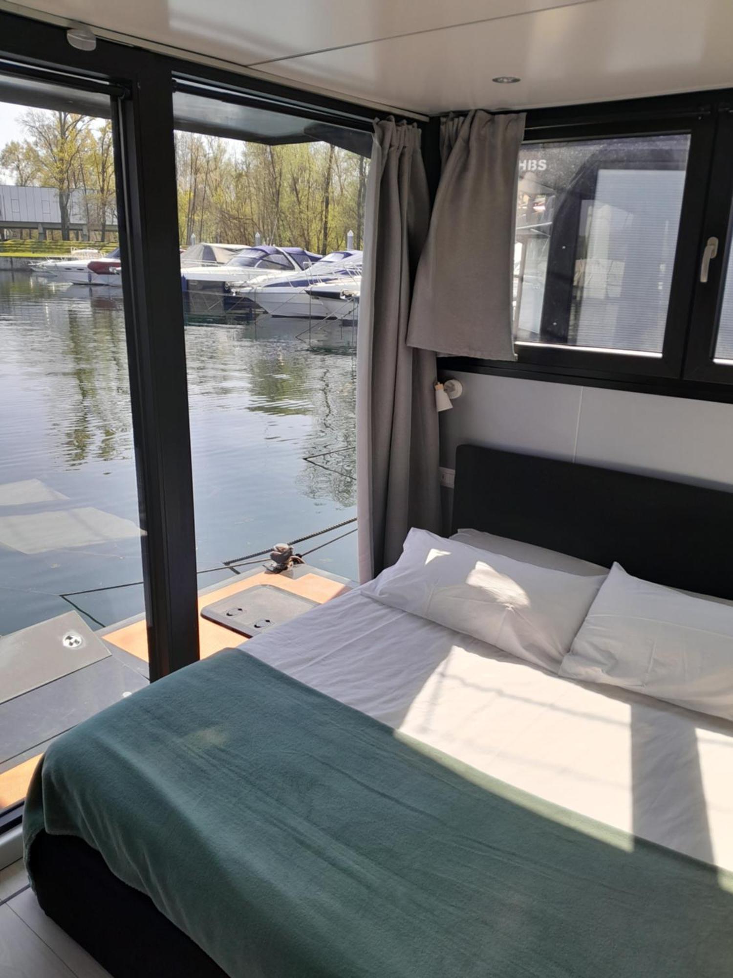 Floating Experience Black Pearl, Lago Maggiore دورميلّيتّو المظهر الخارجي الصورة