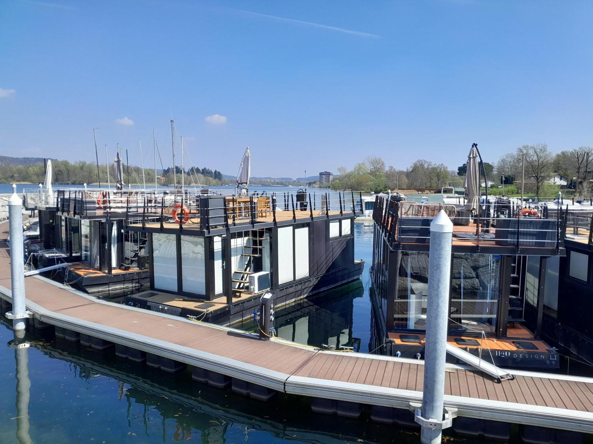 Floating Experience Black Pearl, Lago Maggiore دورميلّيتّو المظهر الخارجي الصورة