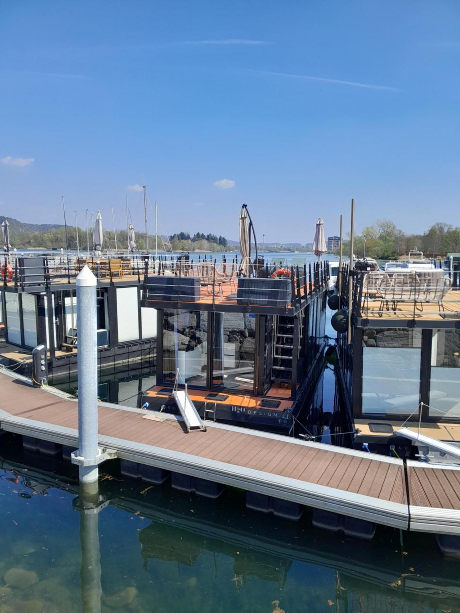 Floating Experience Black Pearl, Lago Maggiore دورميلّيتّو المظهر الخارجي الصورة