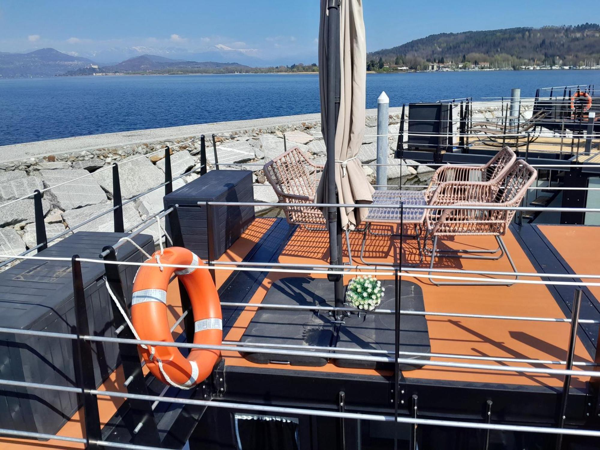Floating Experience Black Pearl, Lago Maggiore دورميلّيتّو المظهر الخارجي الصورة
