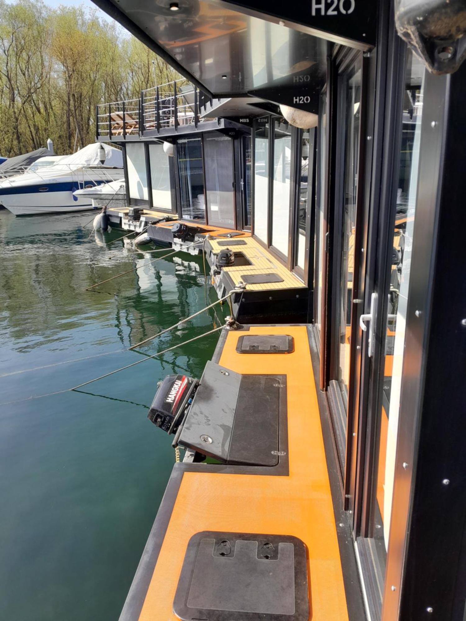 Floating Experience Black Pearl, Lago Maggiore دورميلّيتّو المظهر الخارجي الصورة